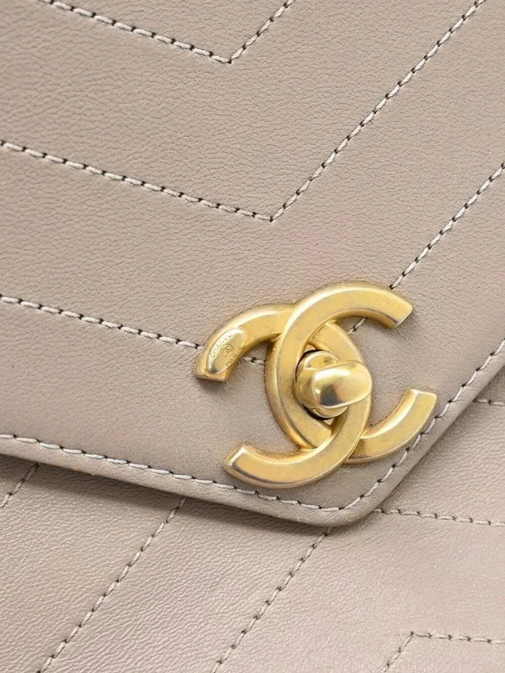 Chanel Purple Calfskin Chevron Shoulder Bag KQ01790